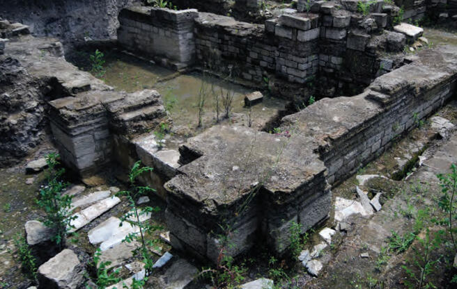 Rhegion, wall construction in alternating bands of brick and stone